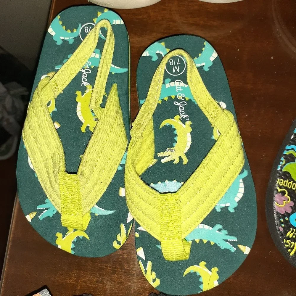 Crocs, 6 Pair Summer Shoe Lot toddler 6 7 8 Sandals Clogs Water Shoes Flip Flops